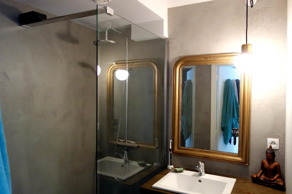 Spatious Renovated 2 room apartment