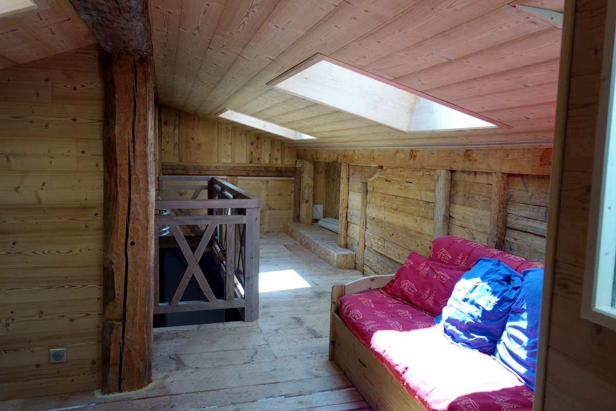 dernier étage maison de pays proche pistes